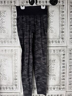 Victoria Secret PINK sport leggings camo